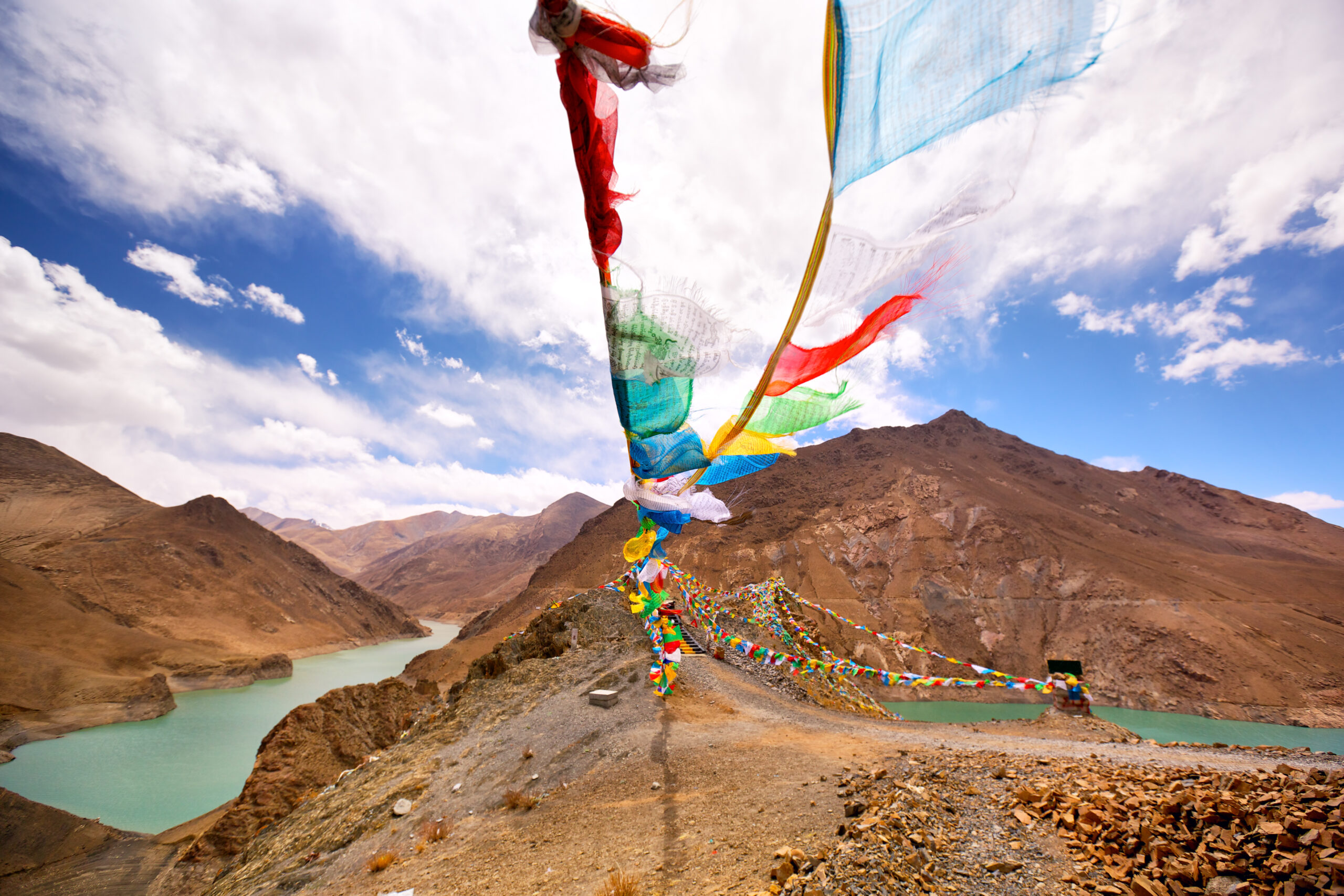 Beautiful view from Simi La pass near Manla Reservoir, Tibet