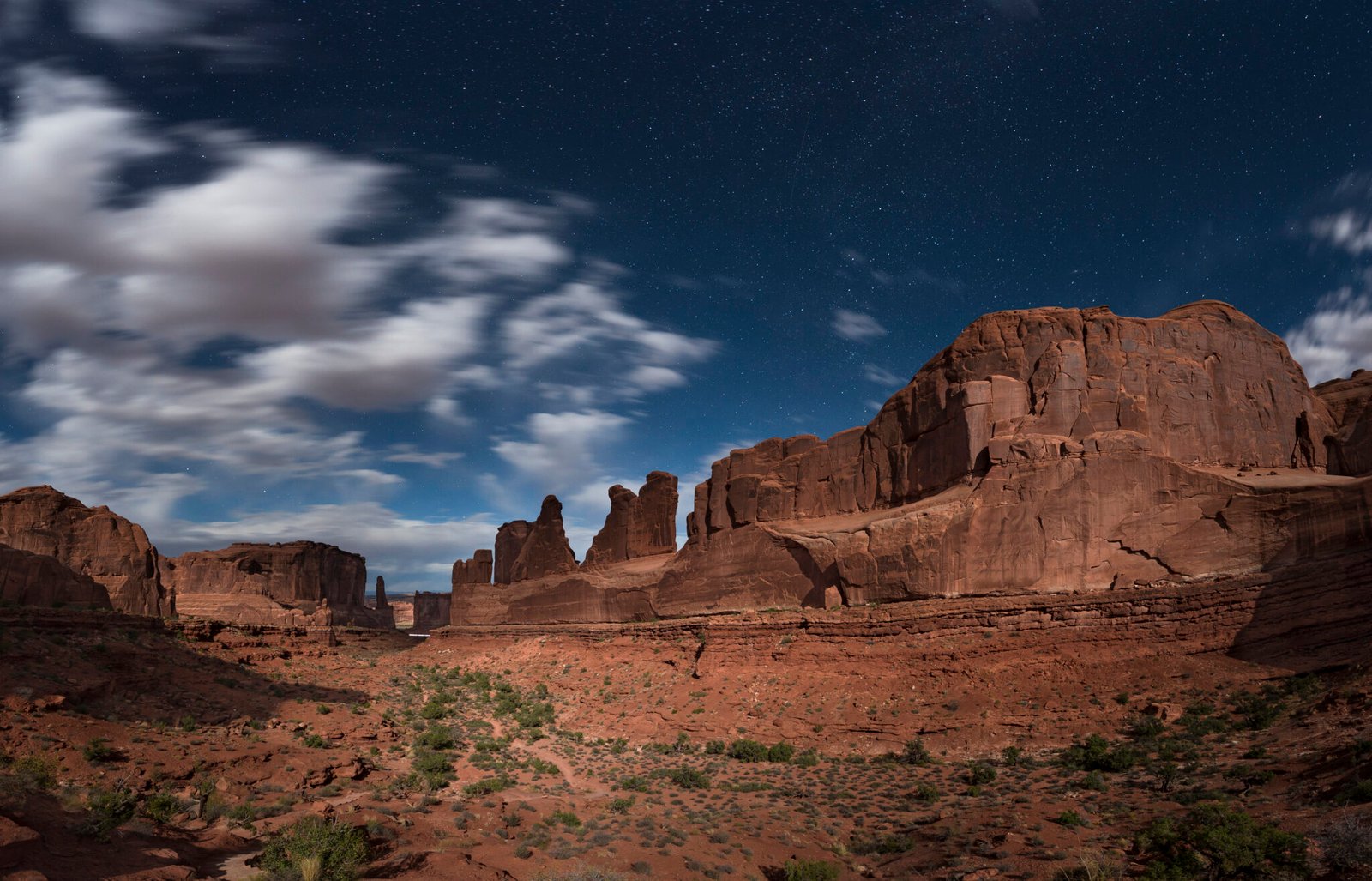 USA, Utah, Arches National Park, Park Avenue Trail at night