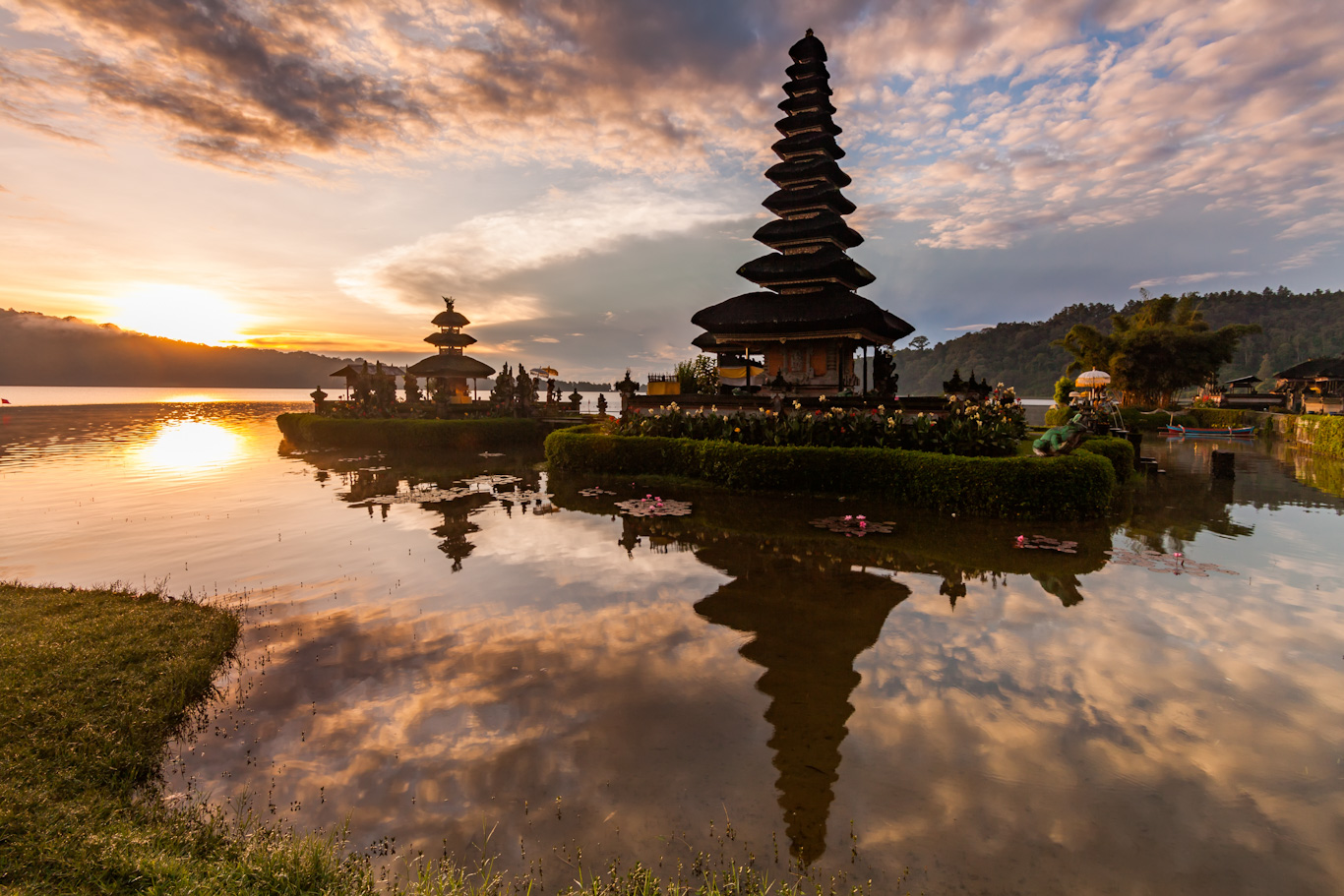 Pura Ulun Danu Bratan, Hindu temple on Bratan lake, Bali, Indonesia.